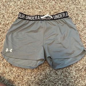 ✨3/$20✨ Under armour grey youth shorts